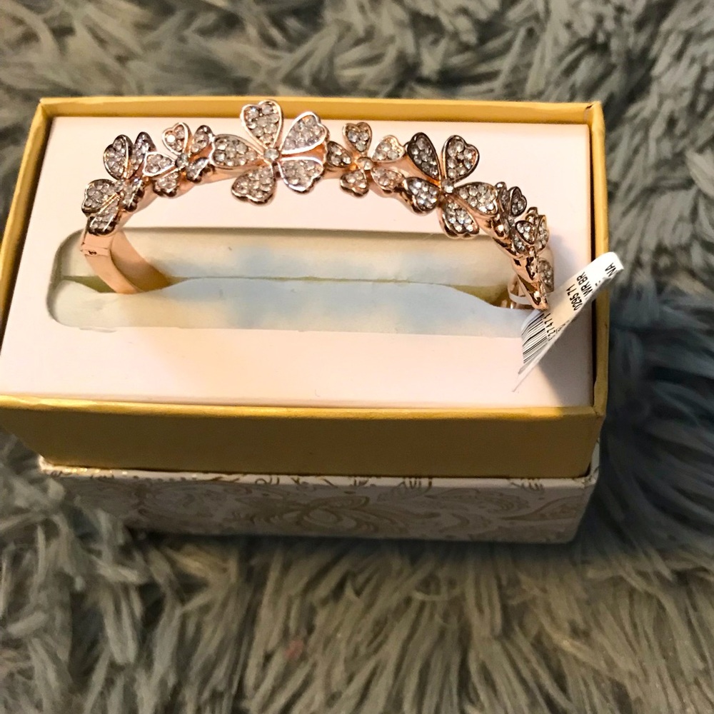 Gold tone flower with rhinestone bracelet